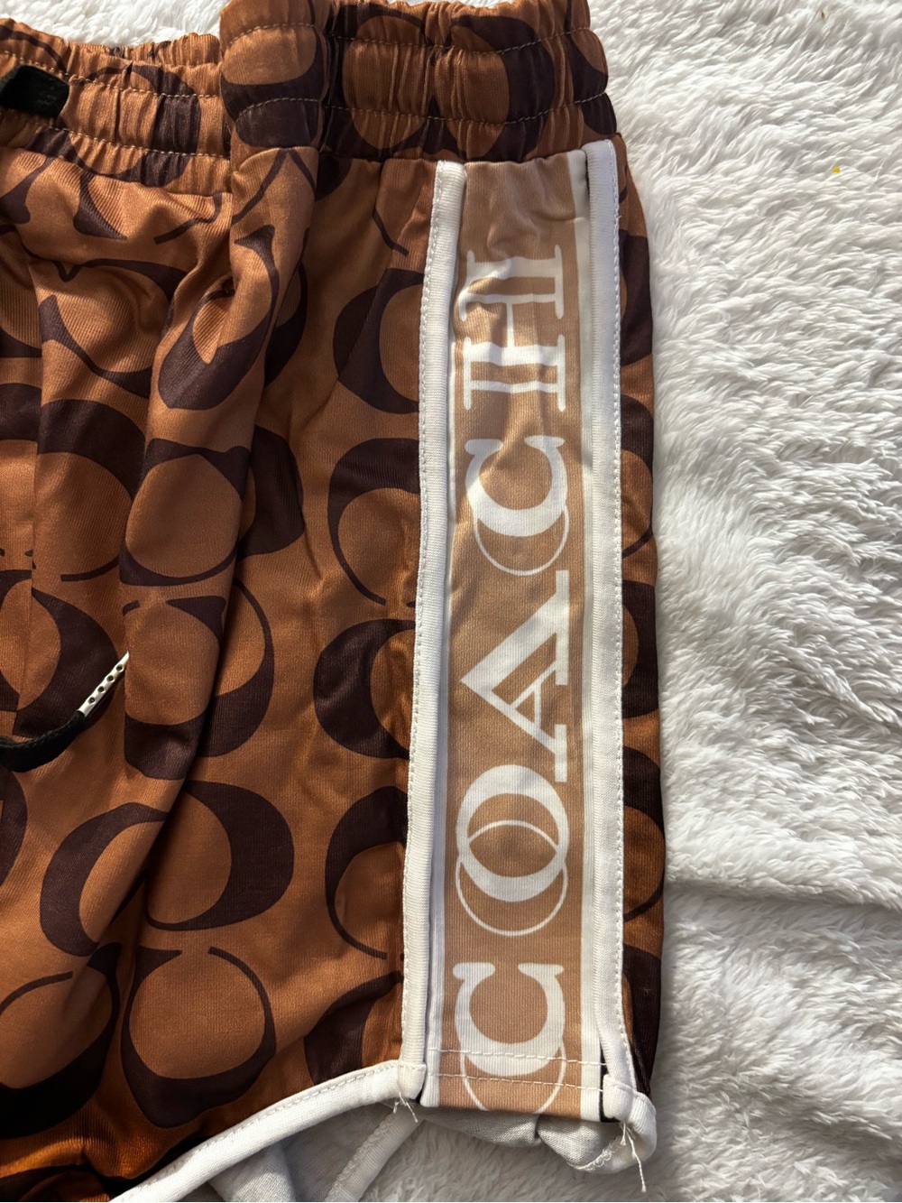 Woman’s two piece Logo Crop Tee & Coach Signature Brown Shorts Set - Picture 4 of 5